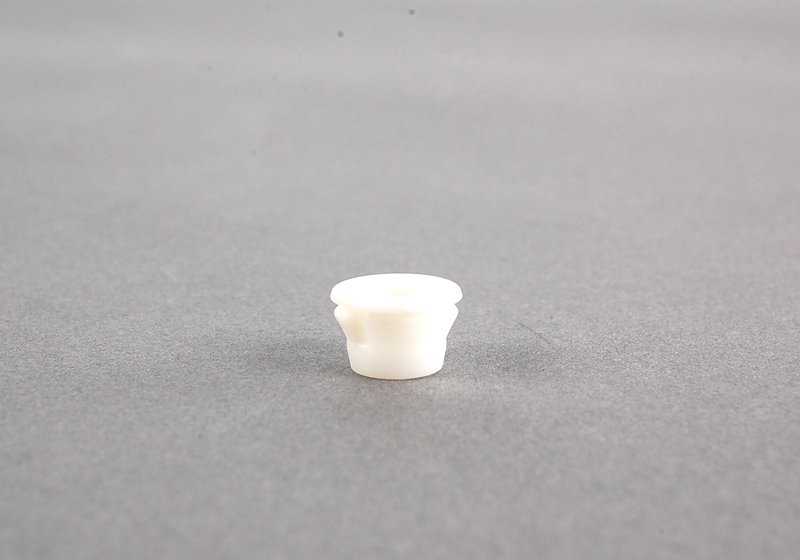 Pasacables OEM 51138250586 para BMW E46. Compatible con molduras exteriores y rejillas. Original BMW.