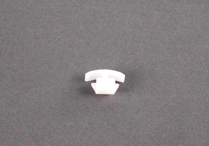 OEM 51238207820 clip for BMW E36 and E66. Original BMW piece used in front hood and interior panels. Ideal for interior and exterior fixings of the vehicle. Original BMW.