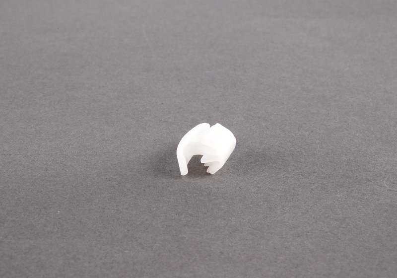 OEM 51238207820 clip for BMW E36 and E66. Original BMW piece used in front hood and interior panels. Ideal for interior and exterior fixings of the vehicle. Original BMW.