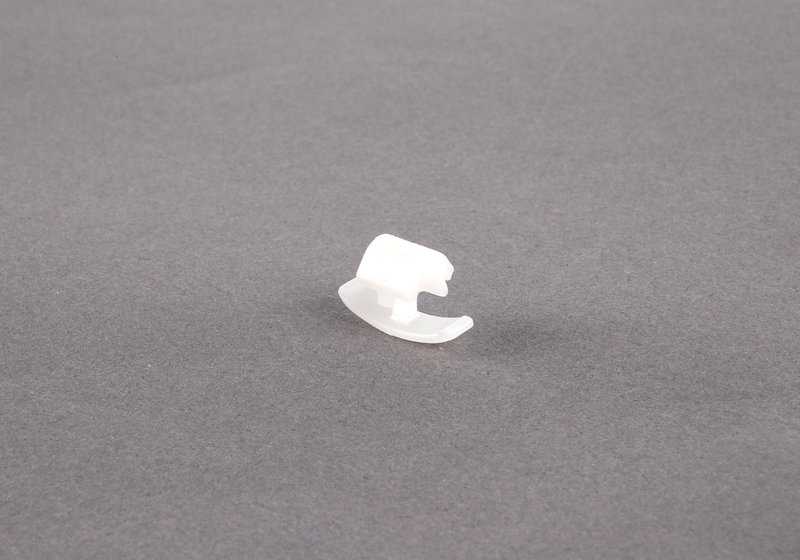 OEM 51238207820 clip for BMW E36 and E66. Original BMW piece used in front hood and interior panels. Ideal for interior and exterior fixings of the vehicle. Original BMW.