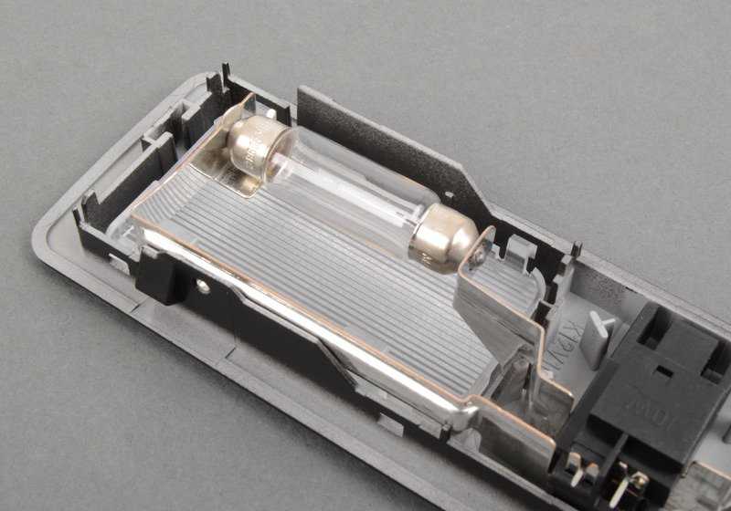 Luz del espejo para BMW Serie 5 E39, Serie 7 E38 (OEM 63312269512). Original BMW