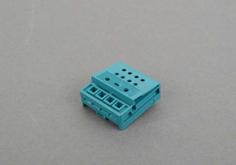 UNIVERSAL CONNECTOR OEM 61136984750 FOR BMW E81, E82, E87, E88, F70, E36, E46, E90, E91, E92, E93, E34, E60, E61, G60, G61, G68, G90, E63, G70, G16, E84, U11, U11, U11, U11, U11 G45, G05, G18, F95, G06, F96, G07, G09, Z3, E85, E52. BMW d'origine.