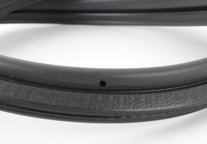 Junta trasera del capó delantero OEM 51718398533 para BMW E31. Original BMW.