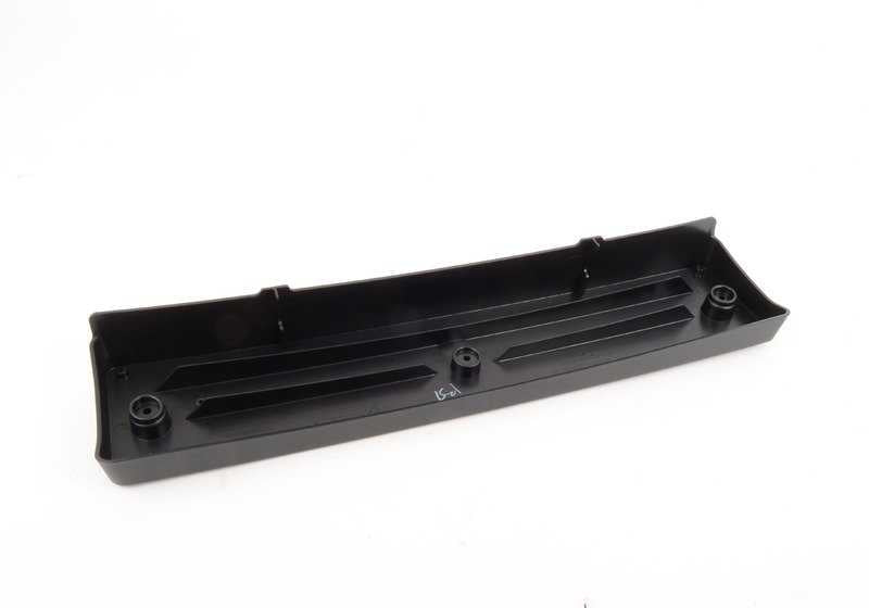 Portamatrículas OEM 51138059853 para BMW X3 F25 y X4 F26. Compatible con versiones sDrive18d, sDrive20i. Original BMW.