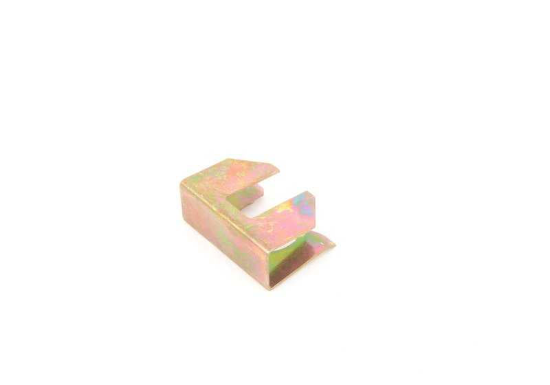 Clip de sujeción OEM 51258173603 para BMW E36. Original BMW. Ideal para fijaciones en capota o cubiertas, fácil de buscar como "clip capota BMW E36".