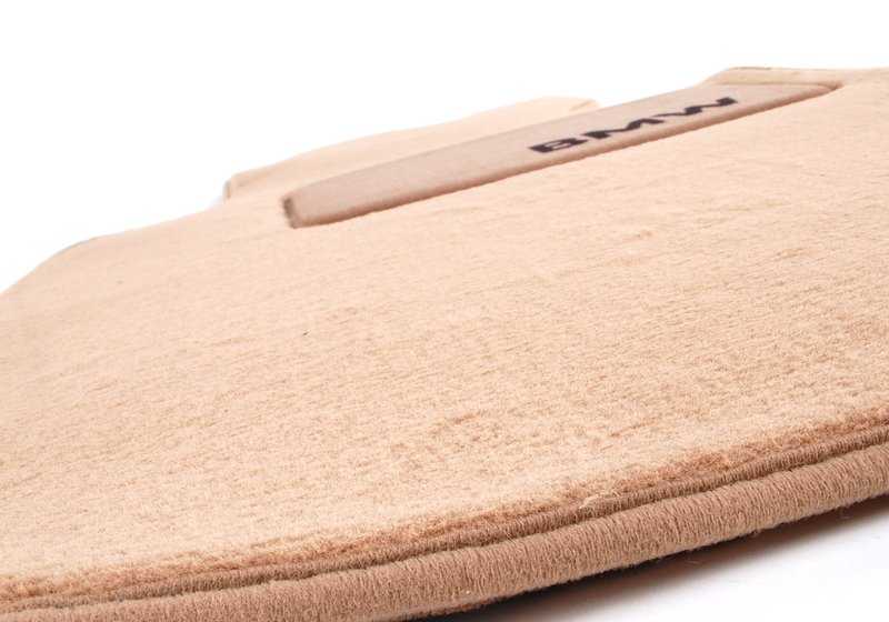 Alfombrillas delanteras y traseras beige arena OEM 51478204022 para BMW Serie 5 E39 (Berlina y Touring). Original BMW.