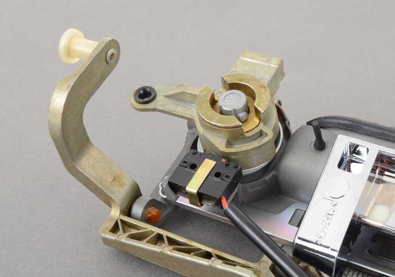 Cierre con llave derecha OEM 51218401626 para BMW Z3 E36. Original BMW.