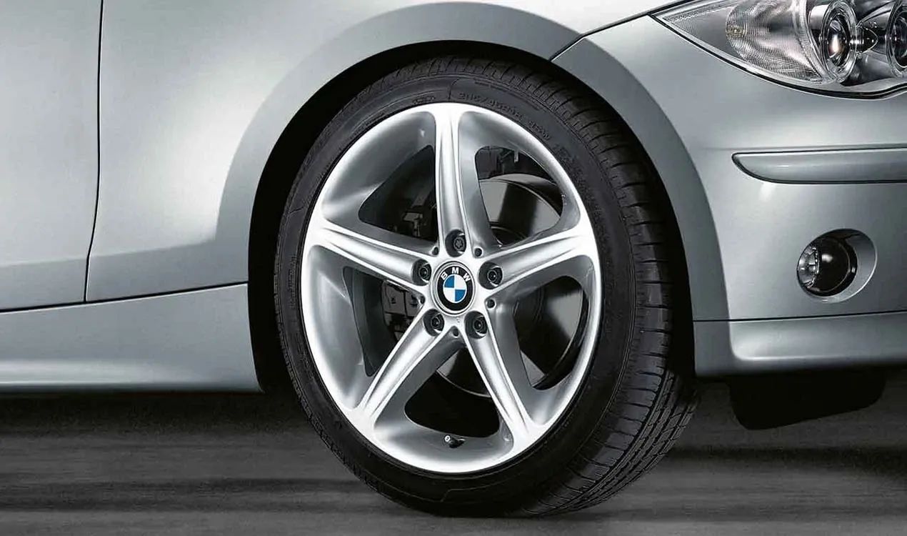 Llanta de aluminio delantera OEM 36116779800 para BMW Serie 1 E81, E87, E88, E82. Original BMW.