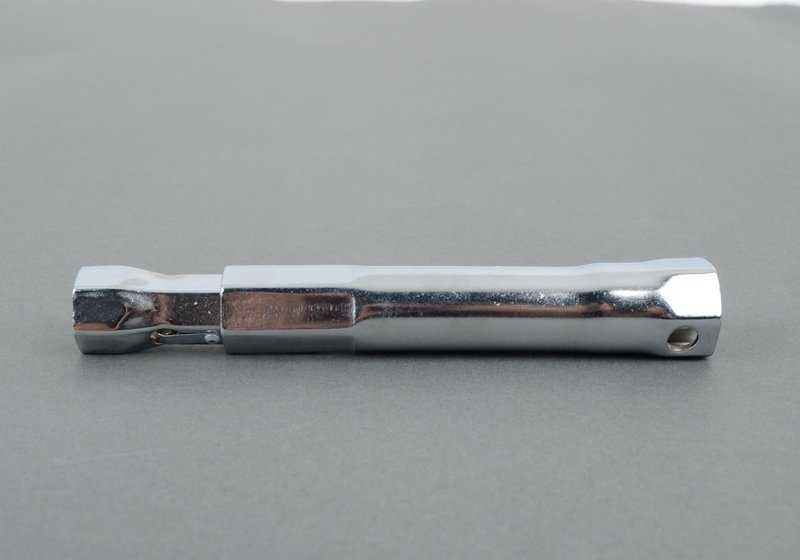 Llave de bujías ajustable OEM 71112225101 para BMW Serie 3 E30, Serie 5 E28, Serie 6 E24. Original BMW.