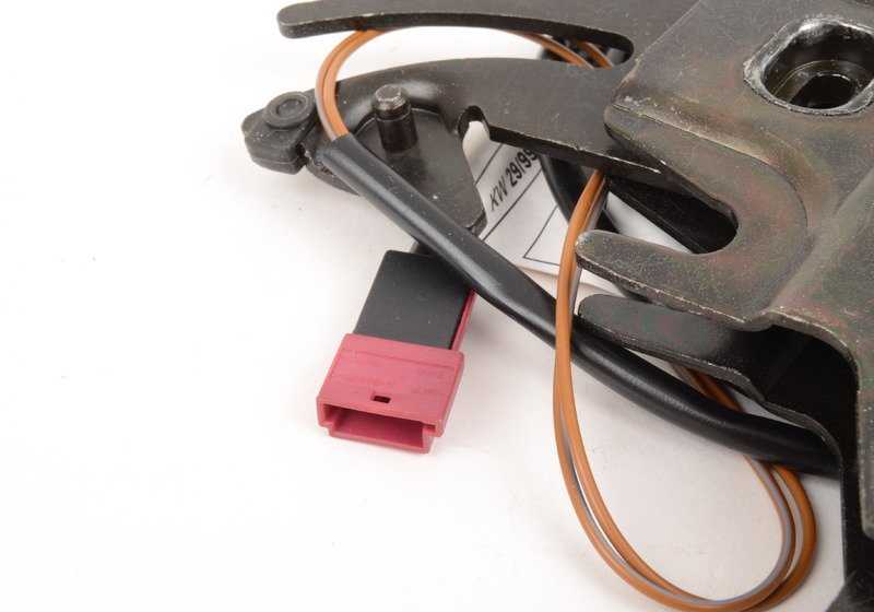 Cierre derecho OEM 51258162000 para BMW E36 {318i, 318is, 320i} con cambio manual y automático. Compatible con versiones con tracción trasera. Original BMW.