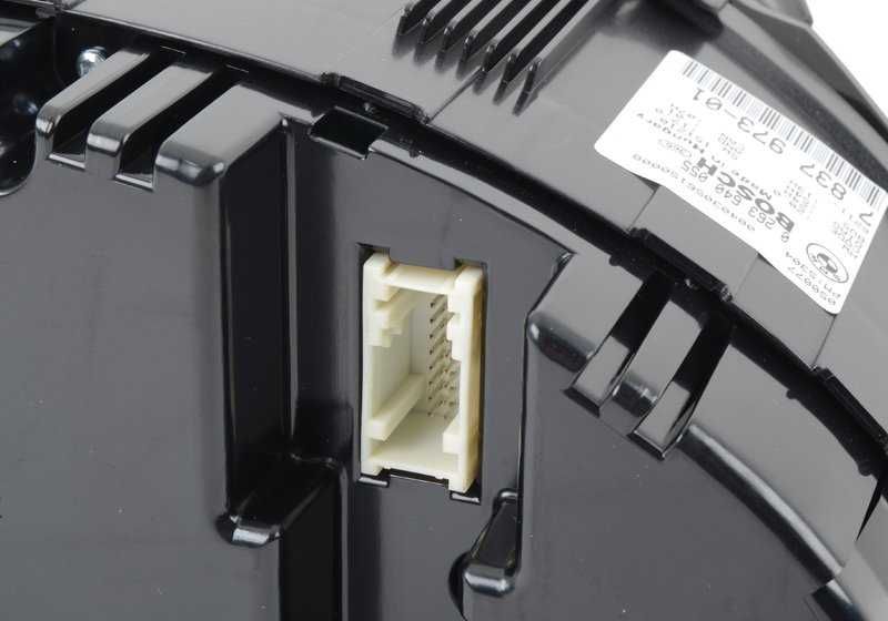 Cuadro de instrumentos sin codificar OEM 62117837973 para BMW E46. Repuesto original BMW.