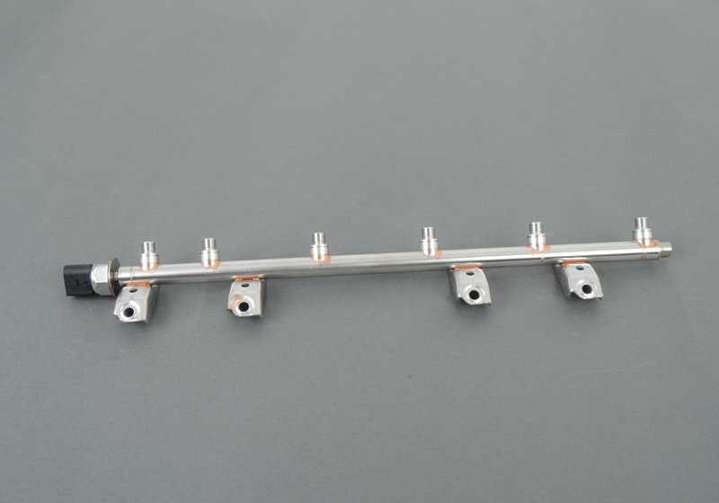 Rampa de inyección (rail de alta presión) OEM 13537575480 para BMW E90, E91, E92, E93, E60, E61, F01, F02, E71, E89 con motor N54. Original BMW.