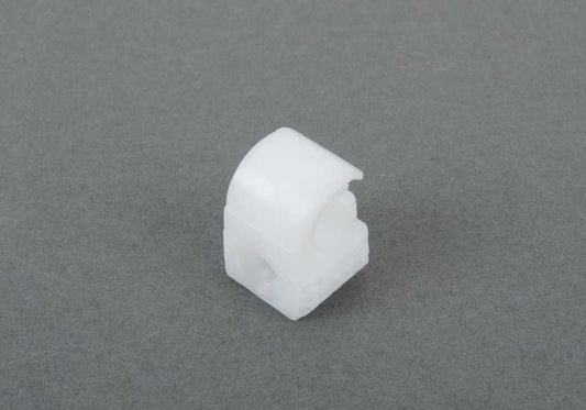 Soporte de sujeción de cables OEM 16131177494 para BMW E81, E82, E87, E87N, E88, E30, E36, E46, E90, E90N, E91, E91N, E92, E92N, E93, E93N, E28, E34, E39, F07N, F10N, F11N, E32, E38, F02N, E31, E84, E53, E70, E70N, F15, E71, E52. Original BMW.