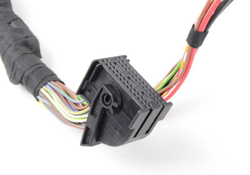 Cableado motor (módulo motor) OEM 12511439175 para BMW E39 528i (M52) con cambio manual y automático. Compatible con modelos fabricados entre 1996 y 2000. Recambio original BMW.