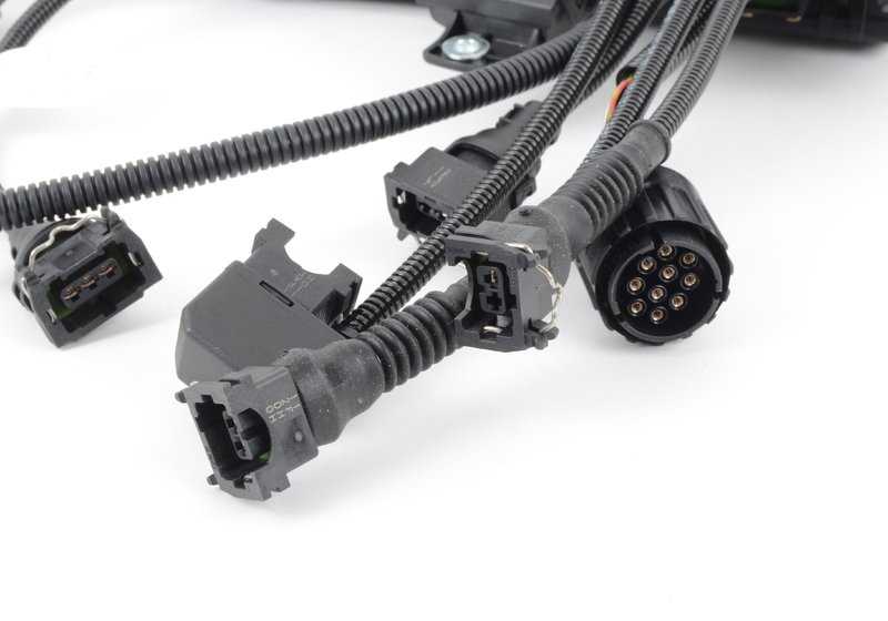 Cableado motor (módulo motor) OEM 12511439175 para BMW E39 528i (M52) con cambio manual y automático. Compatible con modelos fabricados entre 1996 y 2000. Recambio original BMW.