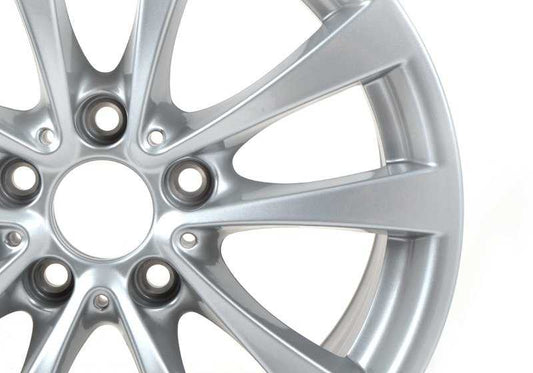 Llanta de aleación original BMW V-Spoke 395 17" OEM 36116796245 para BMW F30, F31, F32, F33, F36. Acabado en plata reflex. Compatible con modelos 316d y más. Original BMW.