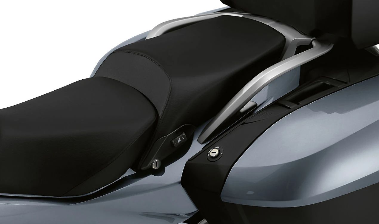 Asiento del conductor negro OEM 52538544782 para motos BMW R1200RT, R1250RT. Original BMW Motorrad.