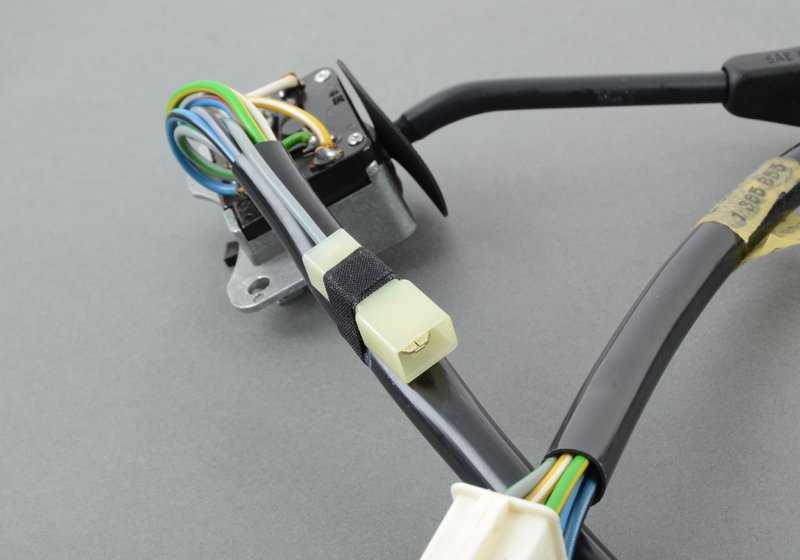 Interruptor de intermitentes, luces cortas y largas OEM 61311365838 para BMW E12, E24. Original BMW.