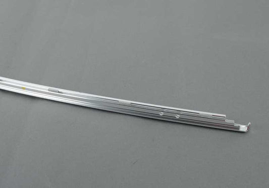Embellecedor marco superior ventana puerta trasera derecha OEM 51357182300 para BMW F10. Original BMW.