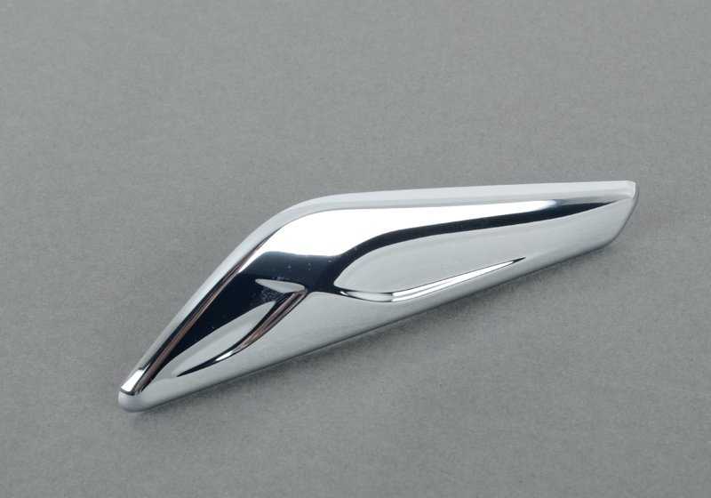 Paramento pared lateral delantero derecho OEM 51117338570 para BMW X3 F25, X4 F26. Original BMW.