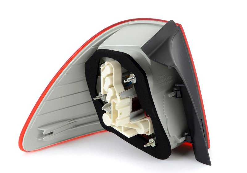Piloto trasero derecho (en aleta) OEM 63217289436 para BMW E91. Original BMW.