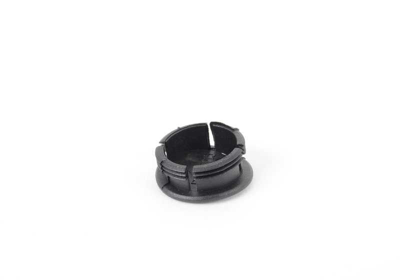 Tapón cubre agujero derecho OEM 51417142058 para BMW E63 y E64 (630i con motor N52K y N53). Compatible con versiones automáticas y manuales. Original BMW.