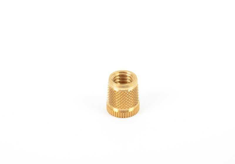 Casquillo roscado M6 OEM 11611716166 para BMW E81, E82, E87, E88, E46, E90, E91, E65, E66. Pieza original BMW. Ideal para fijaciones en compartimento motor y otras áreas.