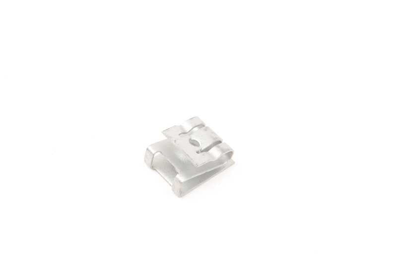 Tuerca clip autoajustable OEM 51123413810 para BMW E83 y E83N. Pieza original BMW. Ideal para fijaciones seguras en carrocería y kits aerodinámicos.