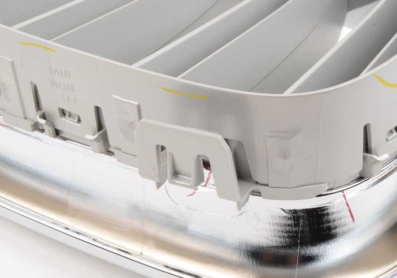 Rejilla decorativa frontal izquierda OEM 51117303107 para BMW X5 F15 (todos los modelos compatibles: sDrive25d, xDrive25d, sDrive35i). Original BMW.