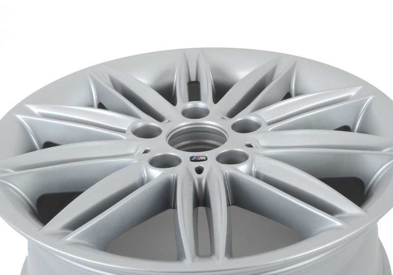 Llantas de aleación OEM 36118036937 diseño M Doble Radio 207 17" para BMW E81, E82, E87, E88. Plata, original BMW. Compatibles con modelos 116d, 116i. Incluye tapa central y tornillos.