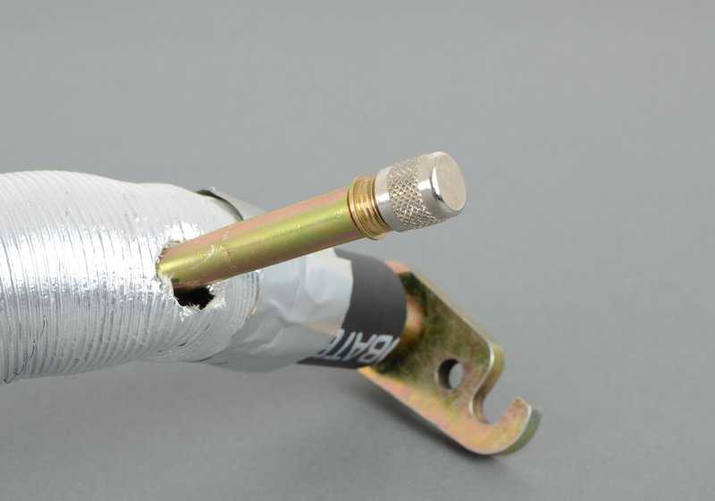Tubería de succión evaporador-compresor para BMW Serie 7 E32 (OEM 64531382771). Original BMW.