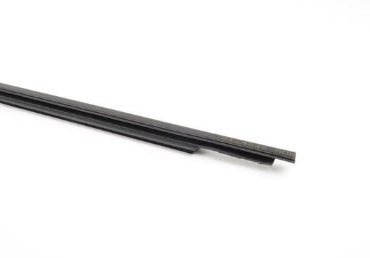 Couvercle inférieur OEM 51318162831 pour BMW 7 E38 (728i, 725TDS). Compatible avec les versions automatiques et manuelles. BMW d'origine.