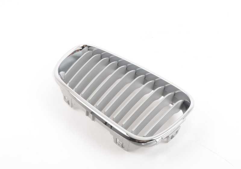 Rejilla embellecedora delantera derecha OEM 51137295526 para BMW F22, F23. Original BMW.