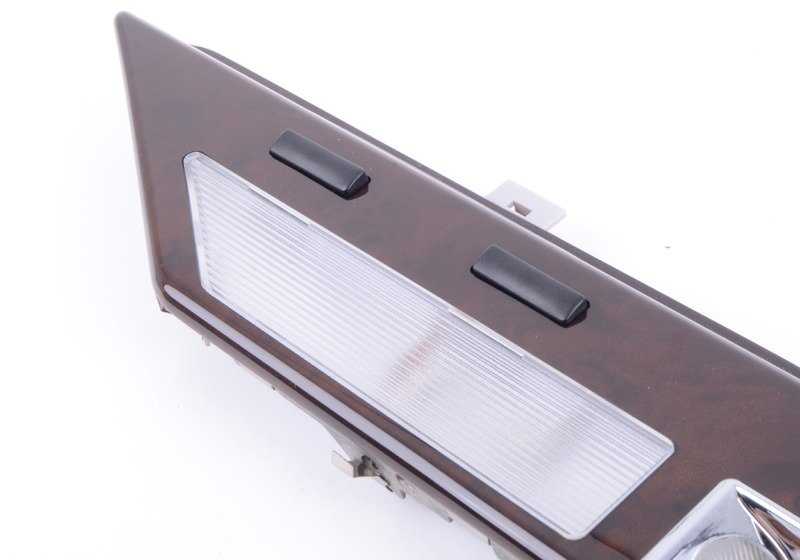 Luz de lectura interior trasera derecha con acabado en madera OEM 63318352608 para BMW E38. Original BMW.
