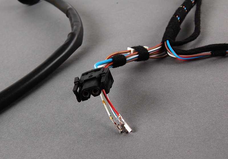 Kit reparación cableado portón trasero OEM 61128391788 para BMW E36. Original BMW.