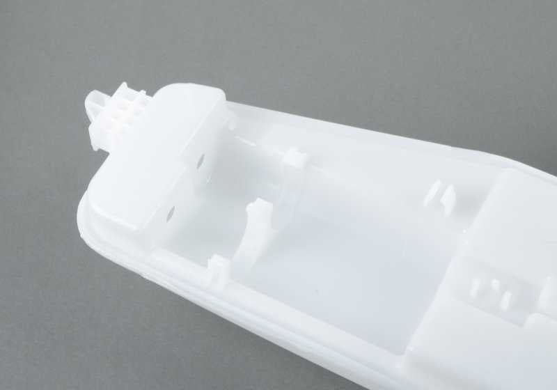 Depósito de agua para limpiaparabrisas OEM 61667255827 para BMW F25. Recambio original BMW.