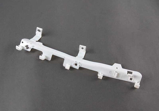 Support droit OEM 51438222918 pour BMW E46. Pièce de serrage intérieure, idéal pour les réparations ou les pièces de rechange dans les montants a / b / c. BMW d'origine.