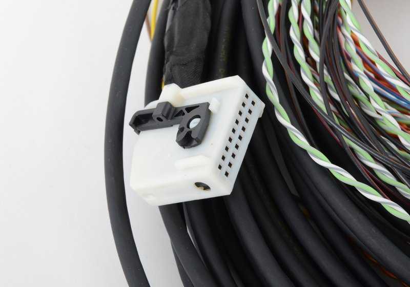 Módulo de reparación cámaras 360 Surround View OEM 61119374027 para BMW F90 (M5, M5 CS), G30 (518d) y G11/G12. Compatible con modelos indicados. Pieza original BMW.