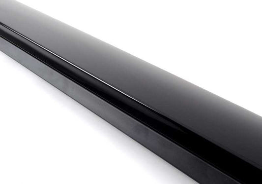 Cubierta lateral derecha OEM 51777345046 para BMW E84. Original BMW.