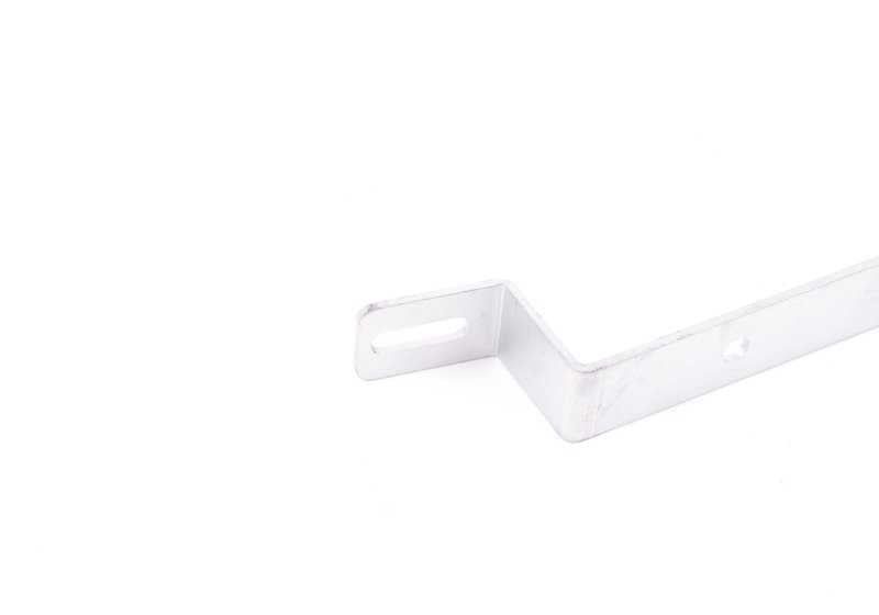 Soporte metálico para matrícula OEM 51181816901 para BMW E30. Pieza original BMW.