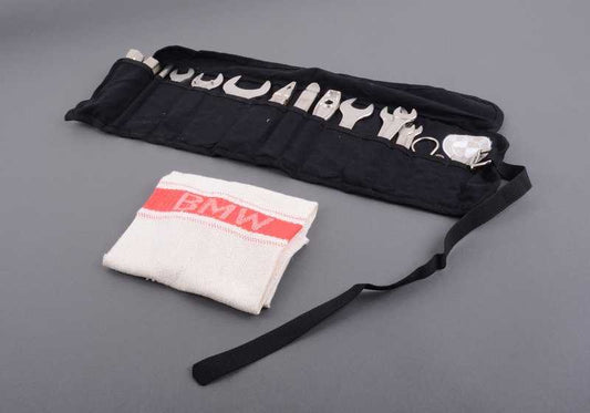 Brush tool set OEM 71110005317 for BMW E30, E34, E36, E38, E39, E46, E60, E61, E65, E66, E70, E71, E83, E85, E90, E91, E92, E93, F01, F02, F10, F11. Original BMW.