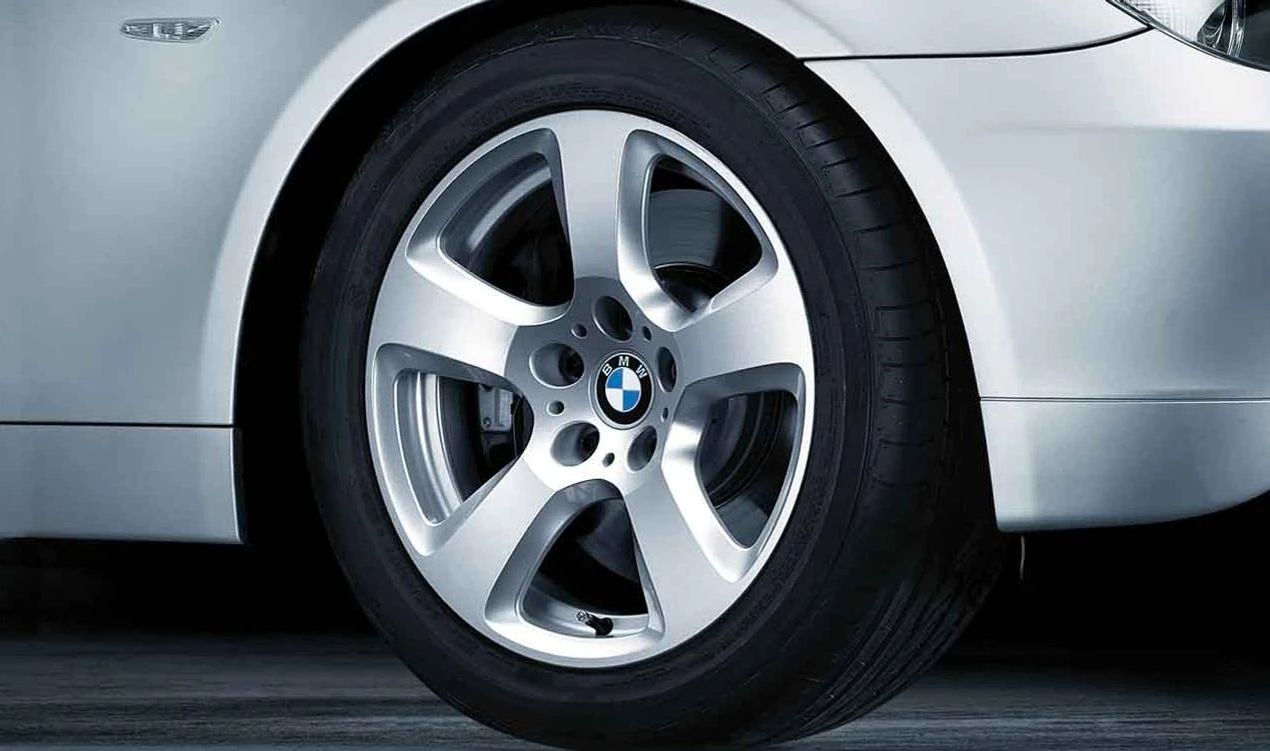 Llantas de aleación diseño estrella 243 OEM 36116777346 para BMW E60, E61. 7,5x17" ET20. Original BMW.