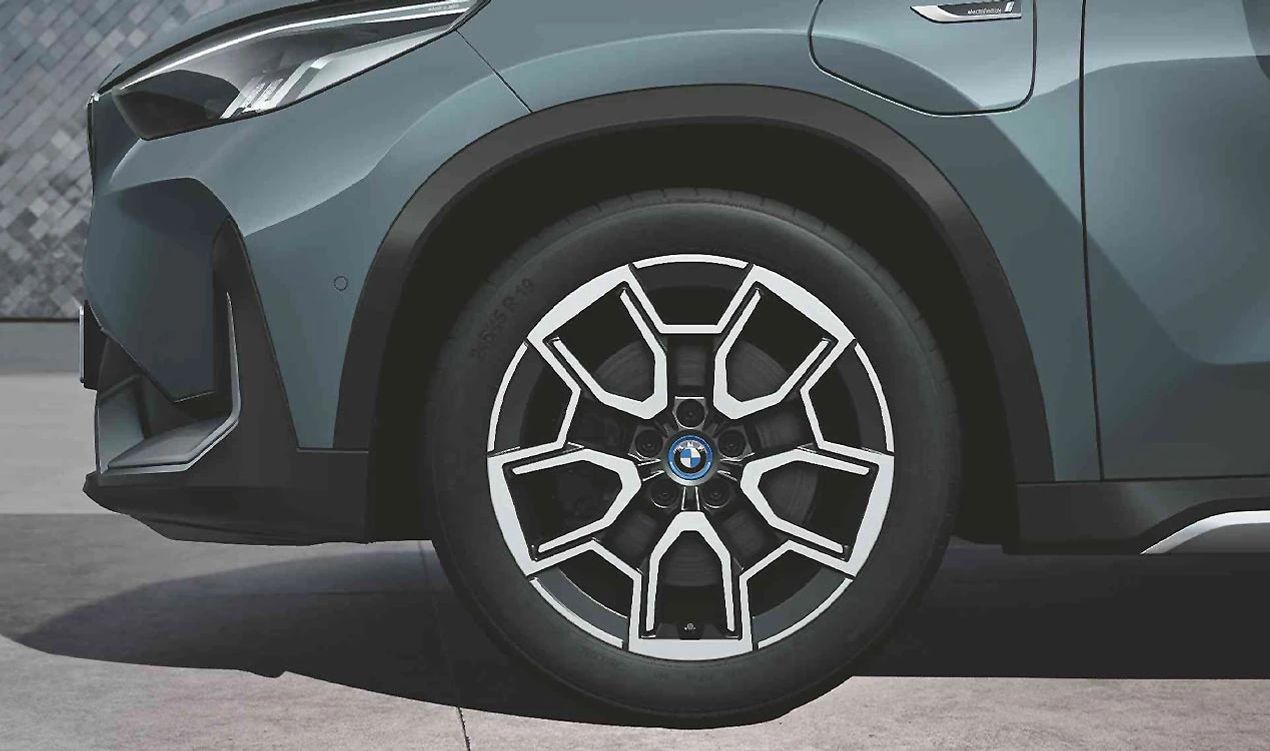 Llanta de aleación diseño V-Spoke 867 de 19" OEM 36116898041 para BMW X1 (U11, U12) y BMW X2 (U10). Color gris midnight bicolor. Original BMW.