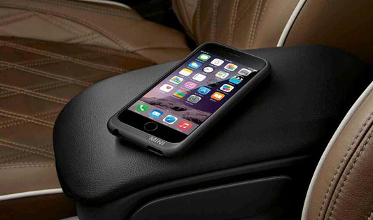 Funda de carga inalámbrica para iPhone 7 OEM 84212458353 compatible con MINI F56, F55, F54, F57, F60, F56 BEV… y más. Original MINI.