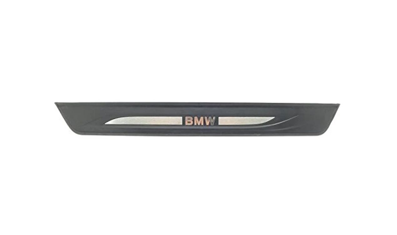 Embellecedor de entrada iluminado derecho OEM 51477203608 para BMW F10, F10N, F11, F11N, F18, F18N. Pieza original BMW.