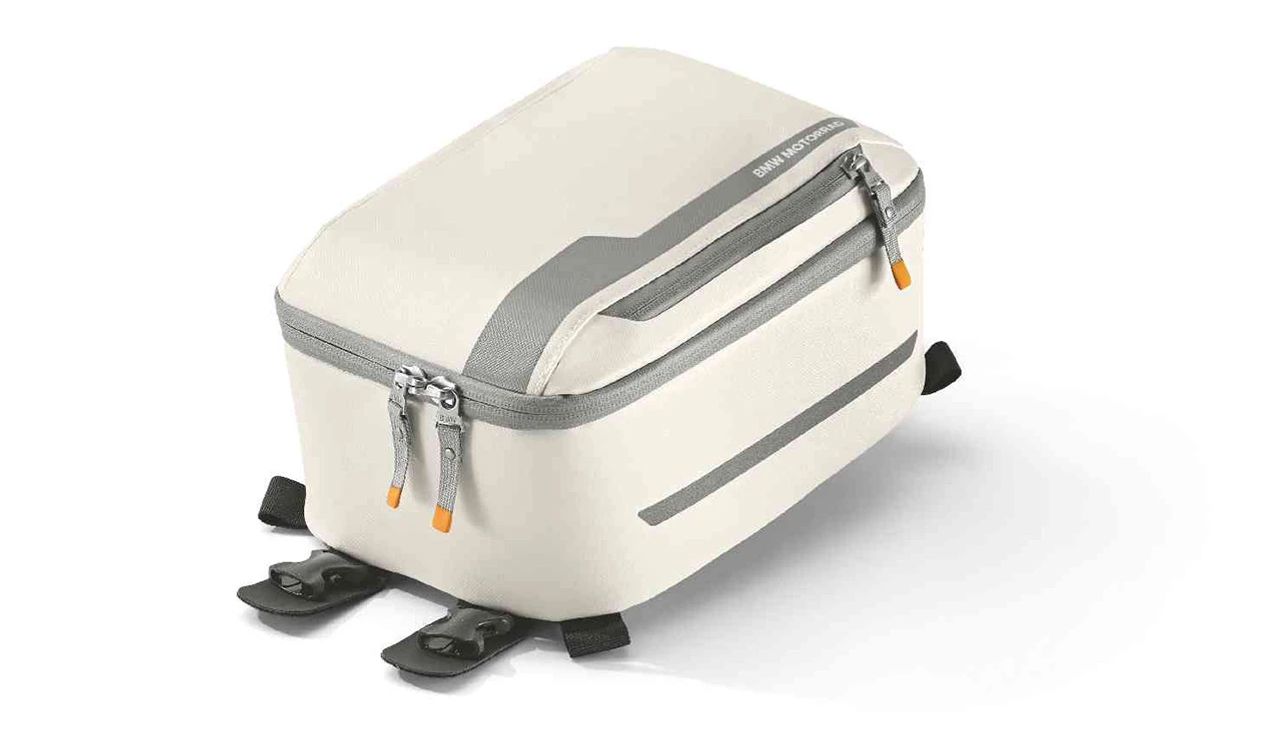 Bolsa sobredepósito pequeña Urban Collection OEM 77455A3C3D9 para motos BMW R 1300 GS, R 1200 GS, R 1250 GS, R nineT, S 1000 XR, F 850 GS, G 310 GS... y más. Original BMW Motorrad.