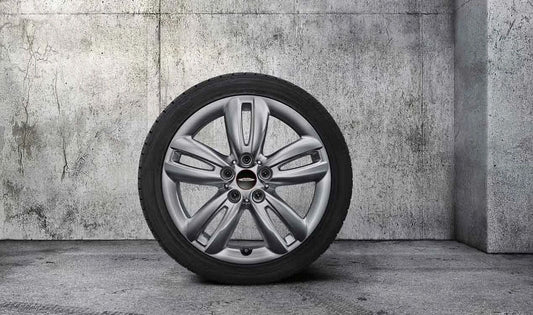 Rueda de invierno completa JCW Track Spoke 501 OEM 36112349712 para MINI F56, F56 BEV, F56 LCI, F57, F55 LCI... y más. Original MINI.