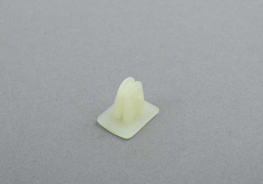 Clip tuerca de expansión OEM 51337008408 para BMW E60, E61, F12, F13, E53, E70, E71, E72 y MINI R60, R61. Compatible con molduras y sellos de puertas. Original BMW y MINI.
