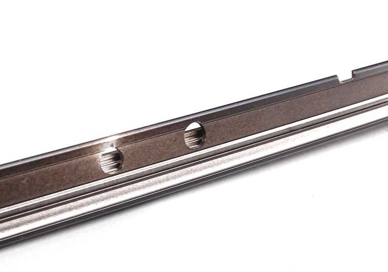 Moldura superior del marco de la ventana puerta trasera izquierda OEM 51357072887 para BMW E60, E61. Original BMW.