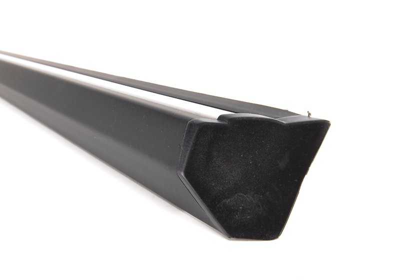 Moulage de la porte d'entrée droite pour BMW E30. Original. . BMW d'origine